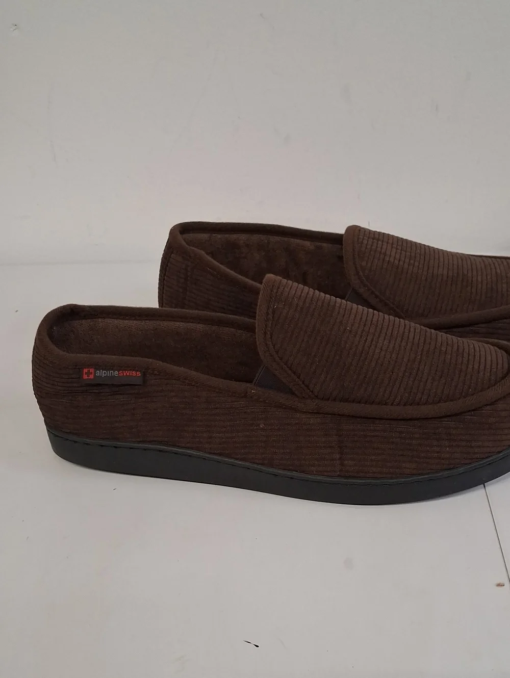 NWT Mens Alpine Swiss Steve Brown Couduroy Slippers
